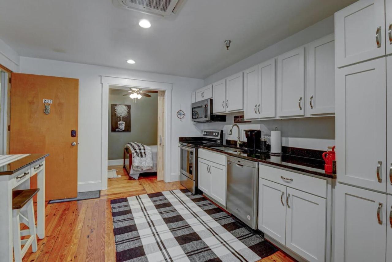 Historic Downtown Wilmington Condo Free Parking Экстерьер фото